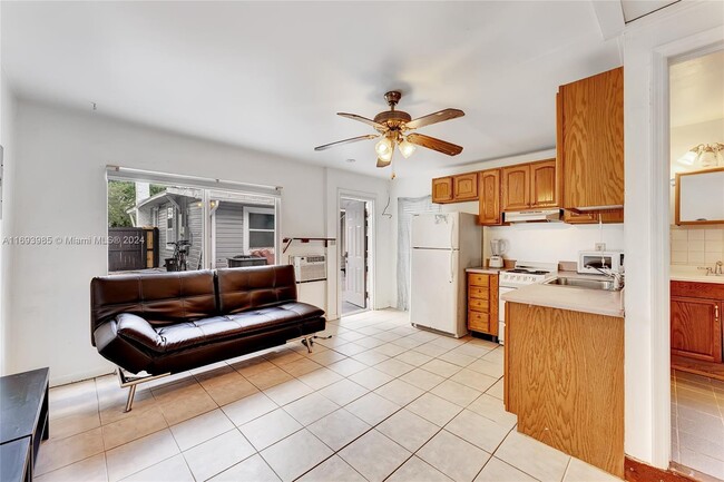 Photo - 107 SW 2nd Ave Apartamento Unidad #2