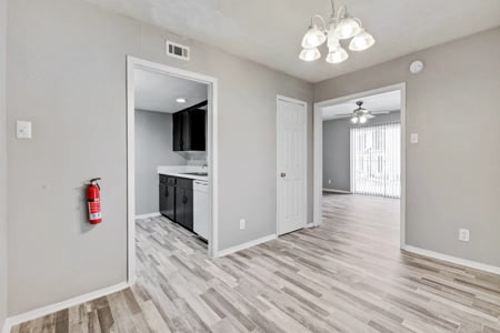 Photo - Holiday Hills Apartments