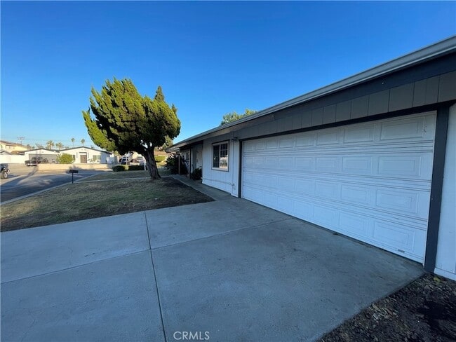 Photo - 15688 Senadale St