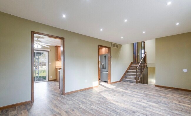 Photo - 404 Elm Tree Dr