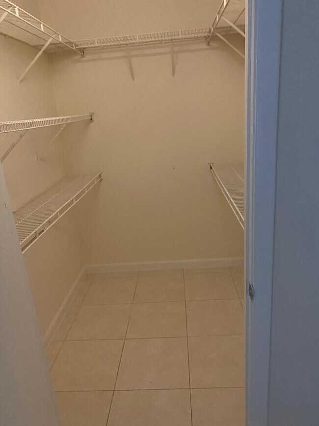 4541-10 2bedroom/2bath in gated community