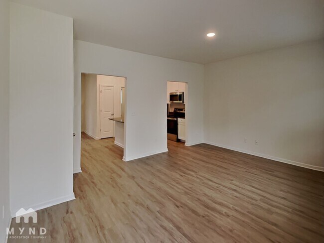 Photo - 819 W Walnut Ave