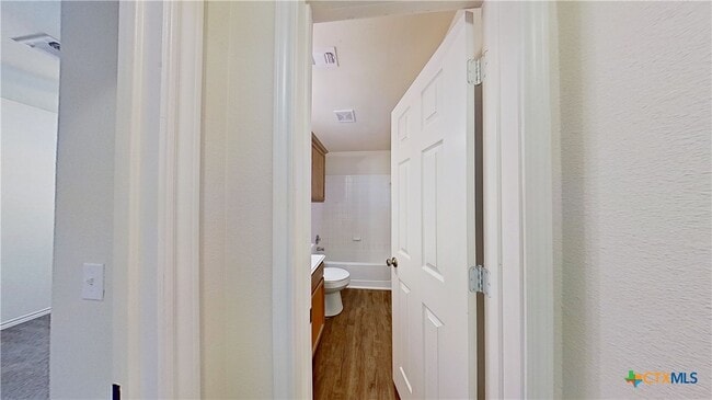 Building Photo - 905 Lantana Dr