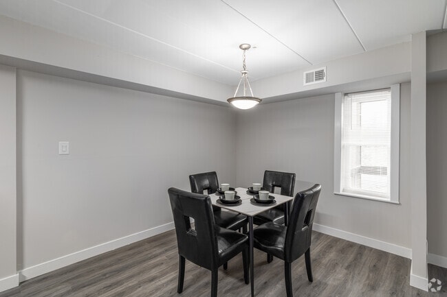 2 BR, 2 BA - 1150SF - Dining Area