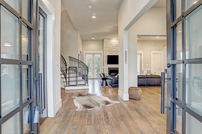 Photo - 5655 Locke Ln