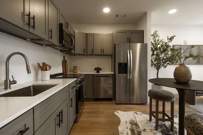 DELUX WeHo