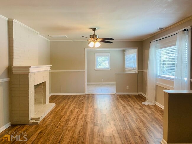 Photo - 839 Wood St NW