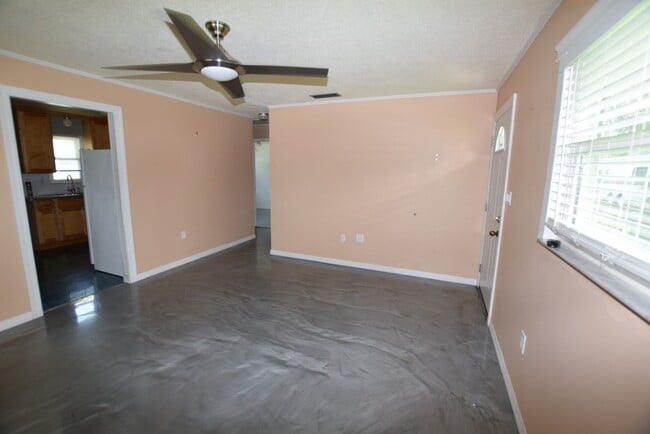 Photo - 305 W Hancock St