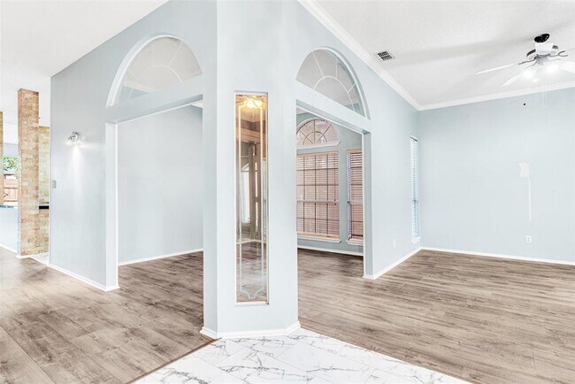 Photo - 1401 Newbury Ln