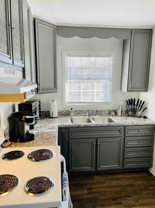 Photo - 214 Bedford Dr