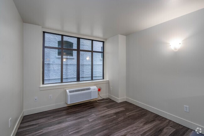 1BR, 1BA - 525SF - Living Room