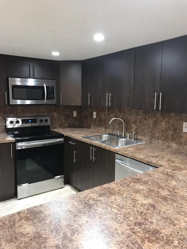 Photo - 3796 SW 88th Ct Unidad #3798