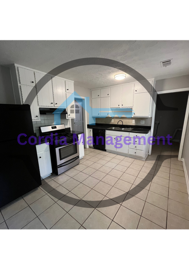 Photo - 3 bedroom 2 Bath Home +Large bonus room next to park in Jonesboro