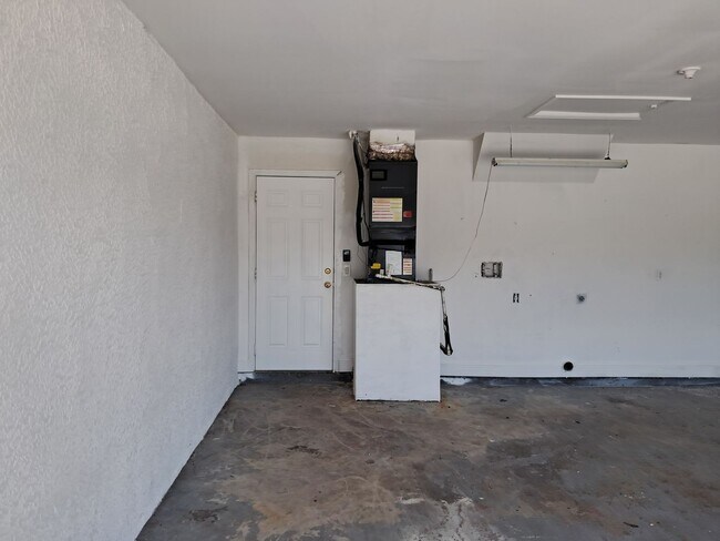 Beautiful Lehigh Home *** $500 off 1st month rent ***
