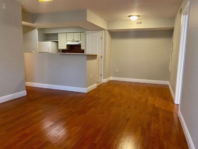 Photo - 3004 Parkway Blvd