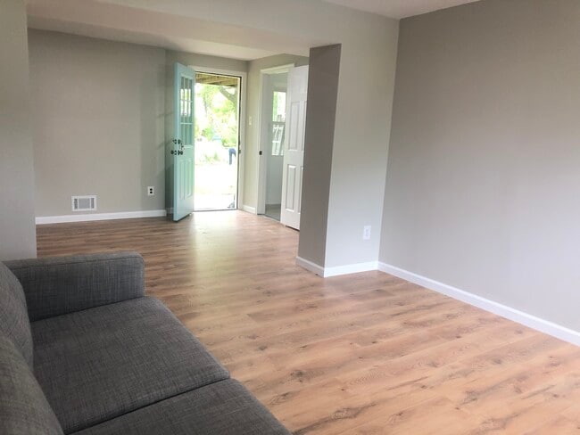 Entrada privada - 13711 Pennsboro Dr Unidad Walkout Basement