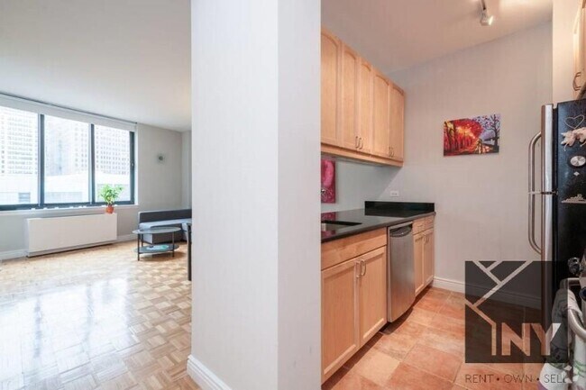 Building Photo - 2 bedroom in NEW YORK NY 10280 Unit 10P Rental