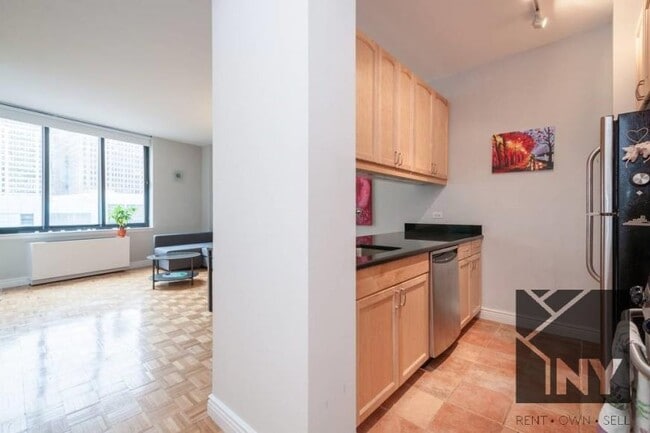 Building Photo - 2 bedroom in NEW YORK NY 10280 Unit 10P Rental