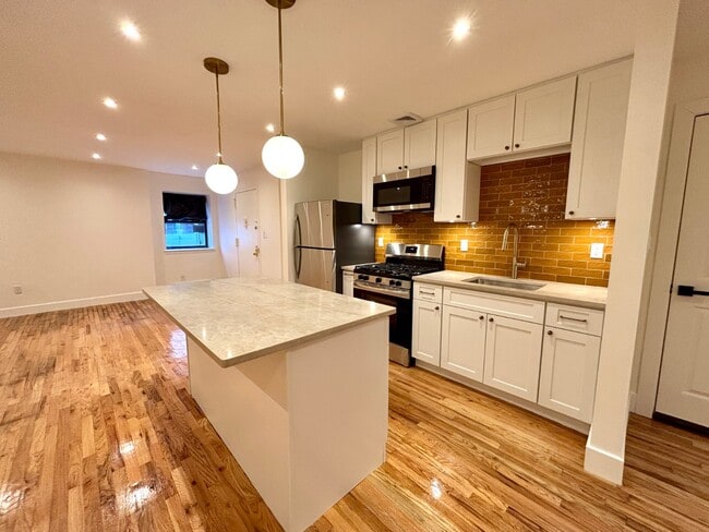 Photo - 2182 Davidson Ave