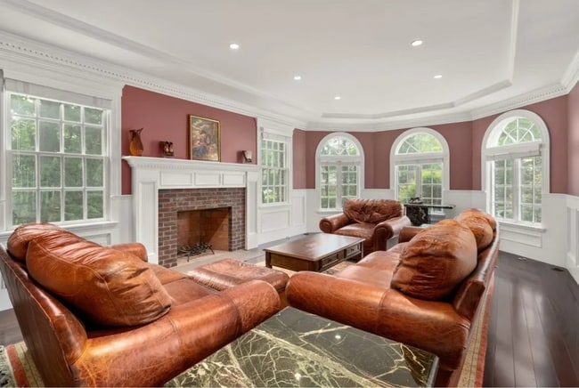 60 Forest Ave