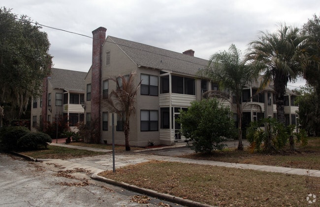 Seven Chimneys Apartments - 436 E Park Ave