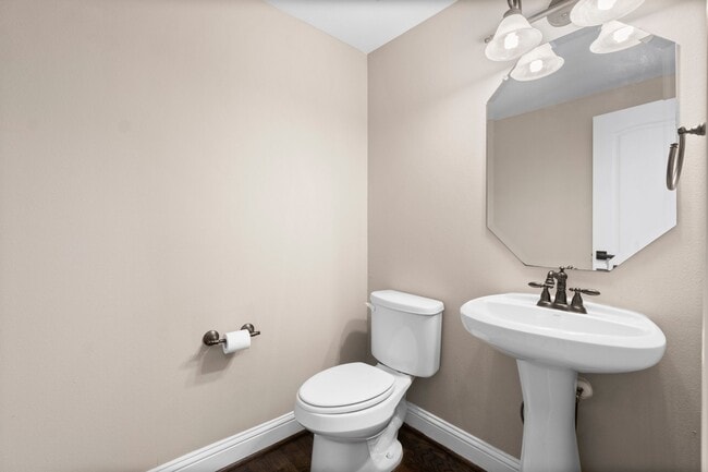 Building Photo - 921 W 19th St