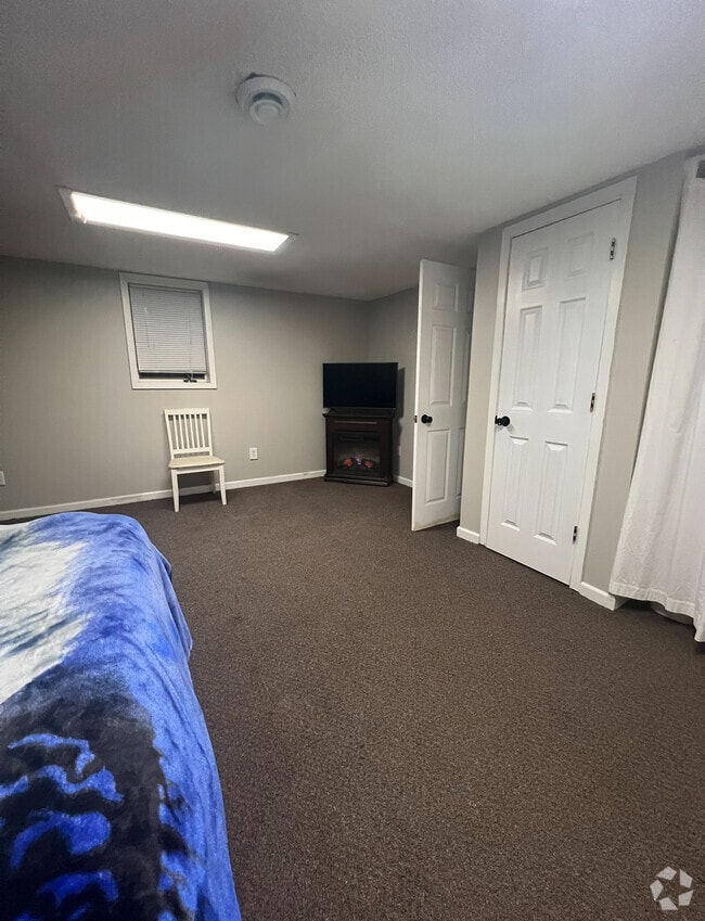 Building Photo - 813 1st Ave NE Unit 1 Rental