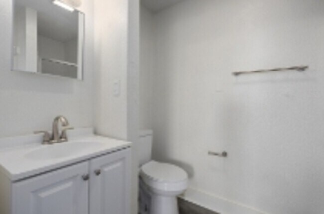 Photo - 204 E Franklin St