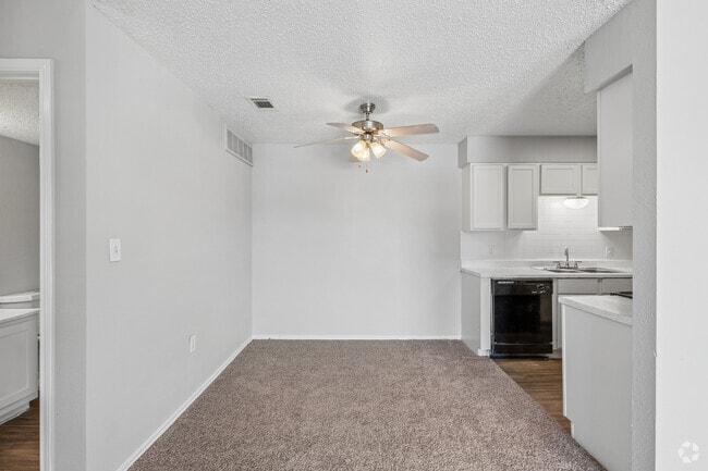 3BR, 2BA - 920SF - Dining Room - Monarch Pass