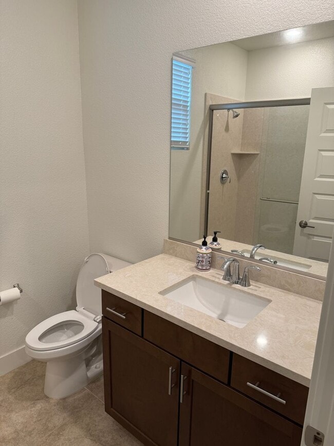 Photo - Lovely 4 Bedroom Home With Easy Landscaping And Beautiful Interior