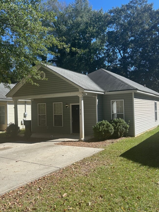 Building Photo - 918 Woodlawn Ave