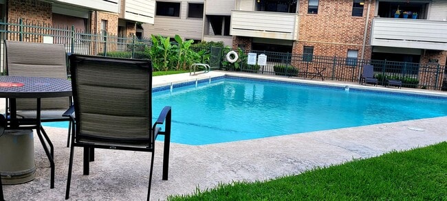 Photo - 2500 Burleson Rd
