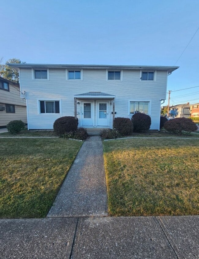 Building Photo - 15202/15204 Aldene Ave Unit 15202 Aldene Ave