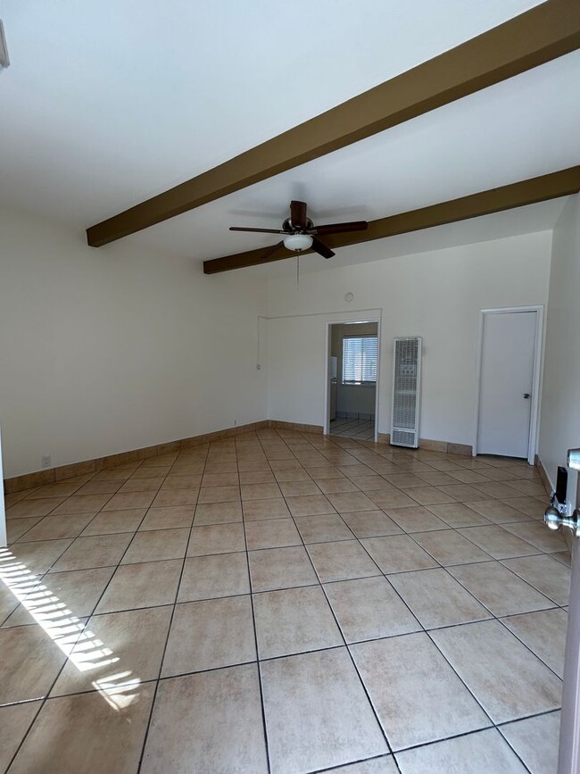 Photo - 4442 E 7th St Unidad 2