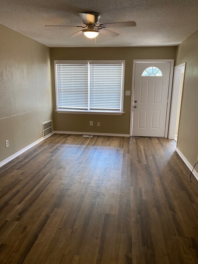 Photo - 1920 Hampton Ave