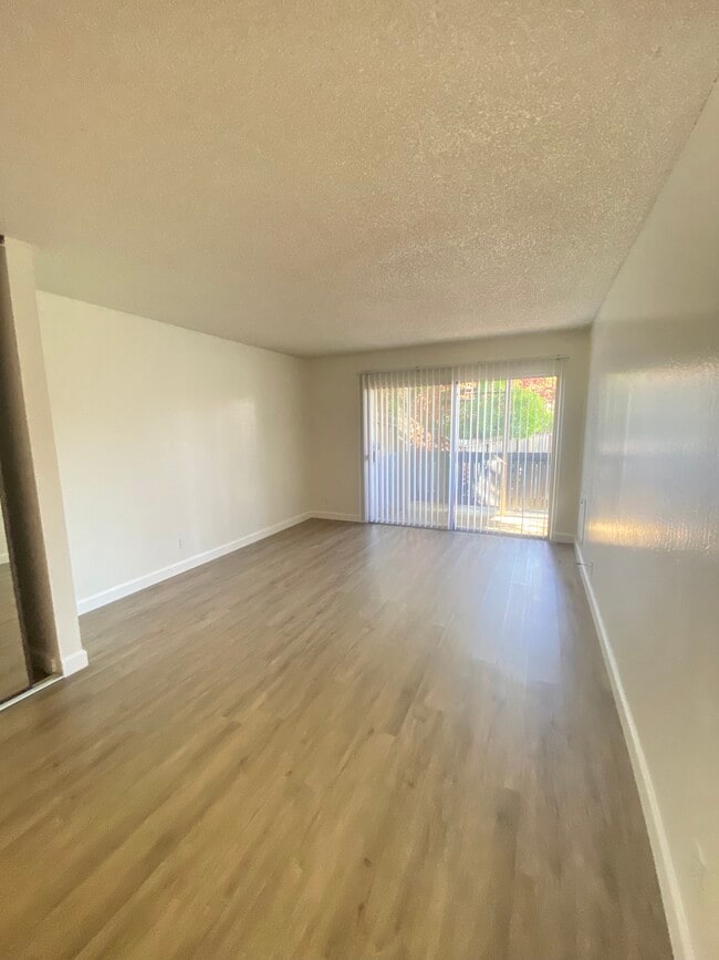 Building Photo - 1457 N Camino Alto Unit 122