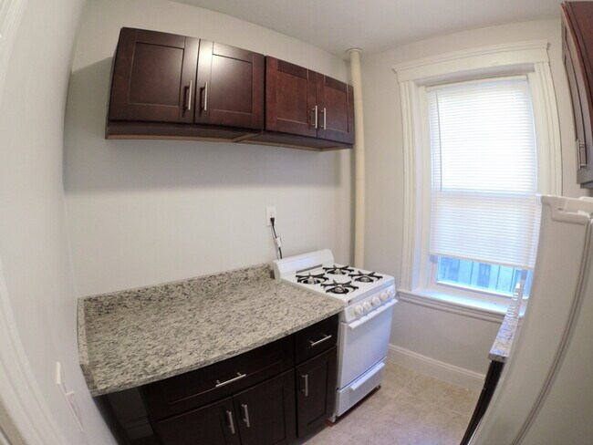 Building Photo - 126 Jersey St Rental