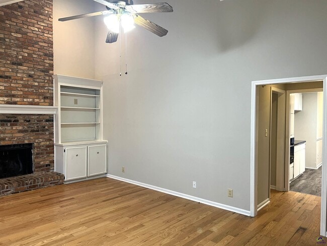 Photo - 122 N Springs Ct