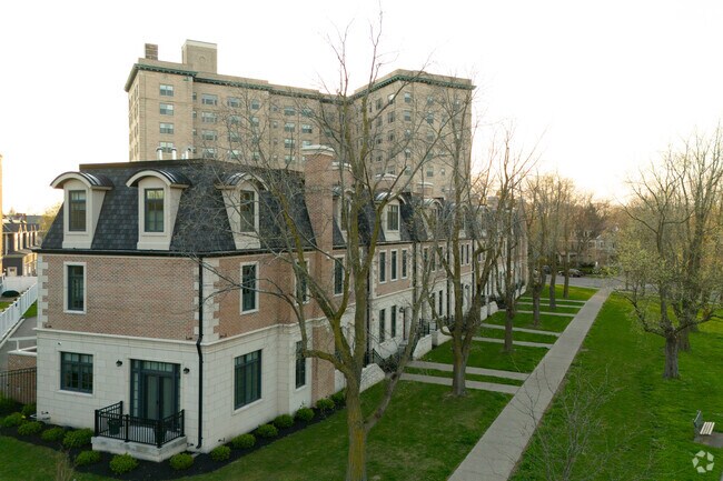 33 Gates Cir - Gates Circle Townhomes