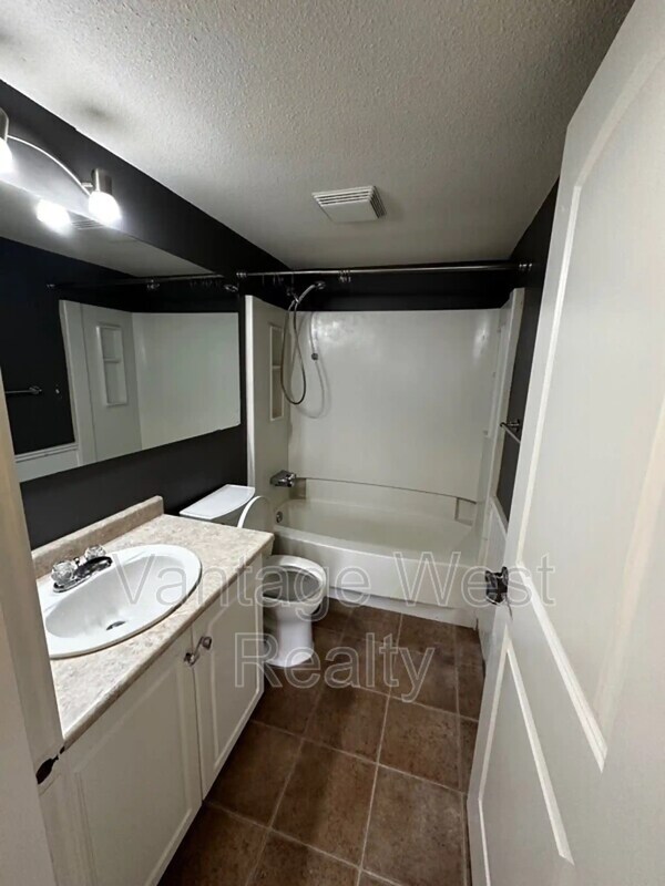 Photo - 3160-3160 De Montreuil Ct