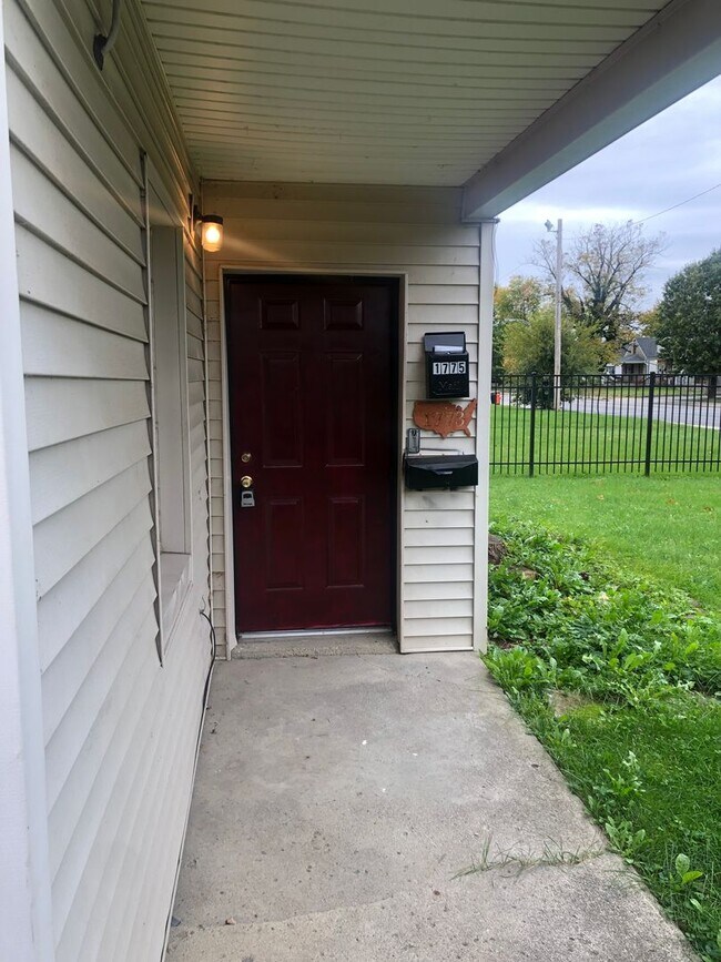 Photo - 1 Bedroom Newly renovated garden style apartments available for rent Unidad 1791 MOUND ST