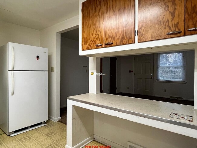 Photo - Charming 2 Bed, 1 Bath Apartment in Appleton, WI - Spacious & Convenient! Unit 3