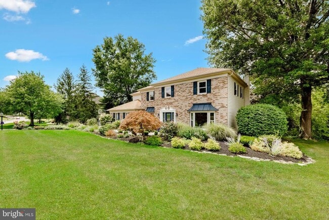 Building Photo - 2023 Country Club Dr