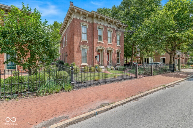 Photo - 331 N East St