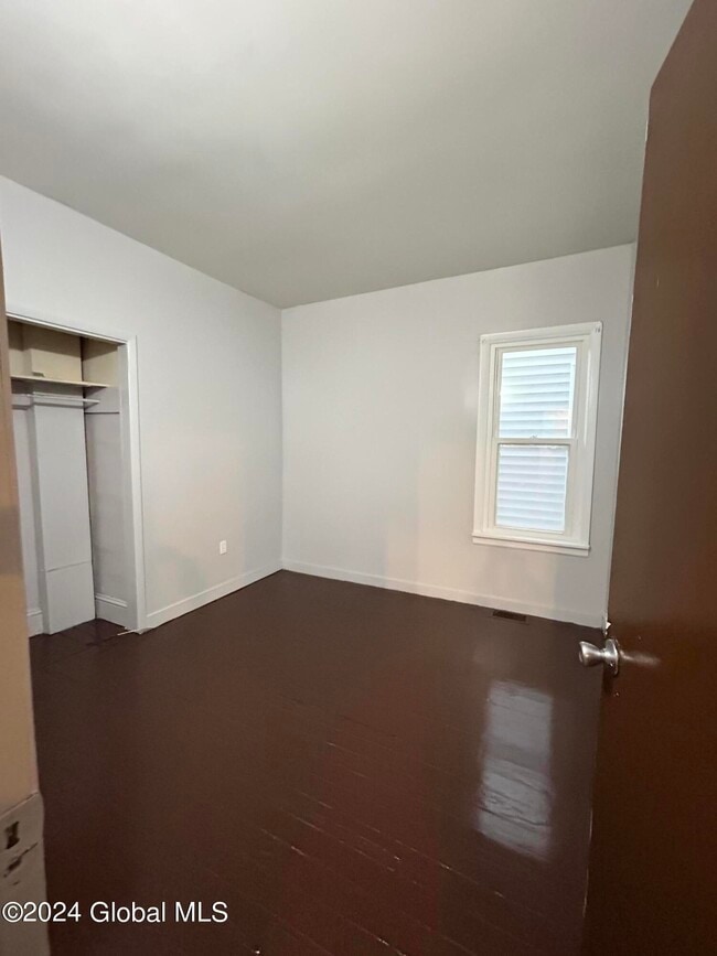 Photo - 96 Robinson St