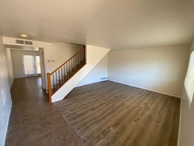 953 N Desert Ave