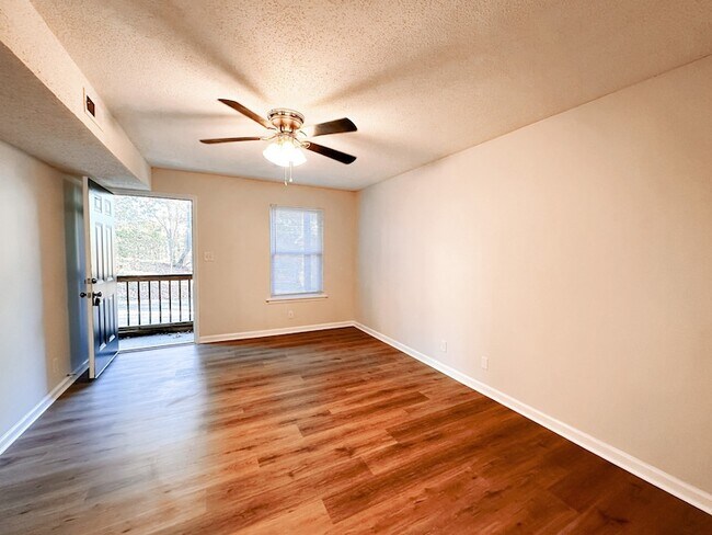 Photo - 470 Martha Ln Unidad B