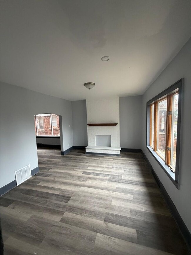 Photo - 4 bedroom 2 full bathroom!