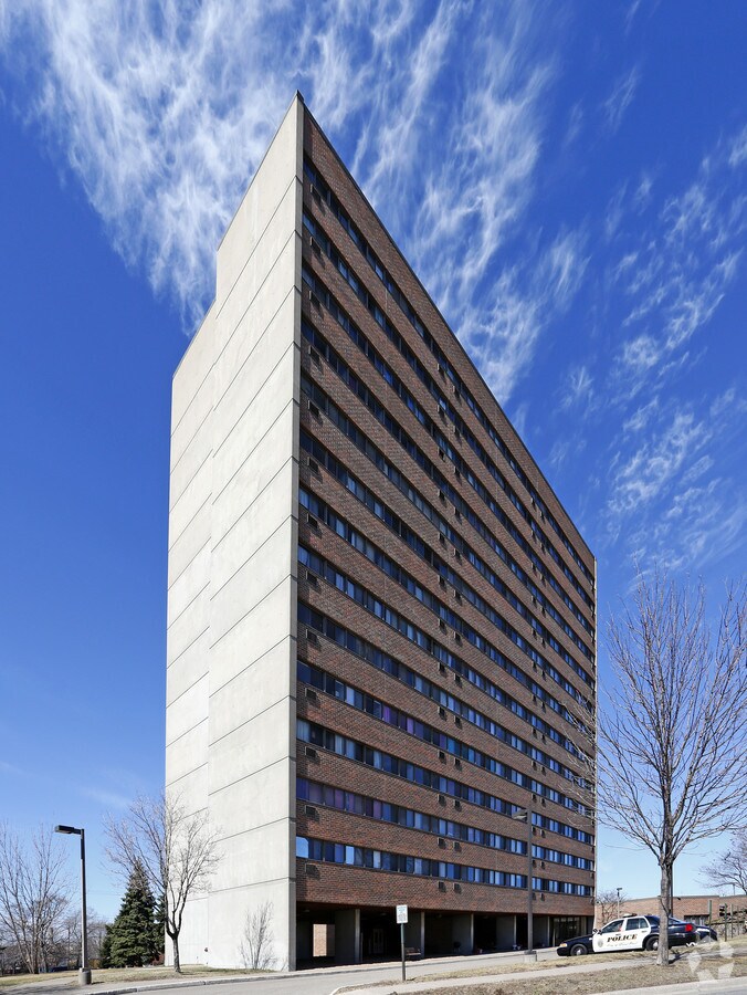 Photo - Seal Hi-Rise