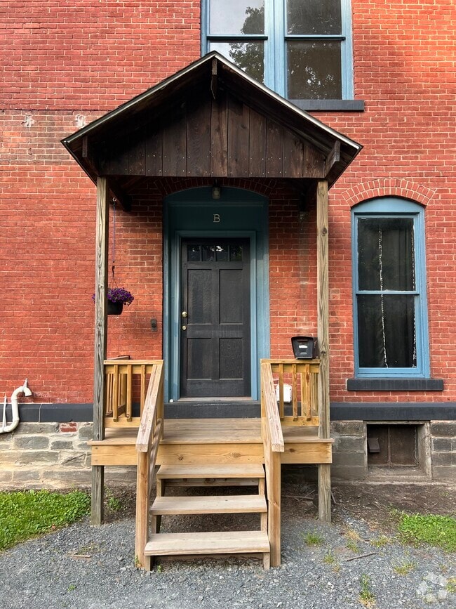 Building Photo - 118 E Chemung Pl Unit B Rental